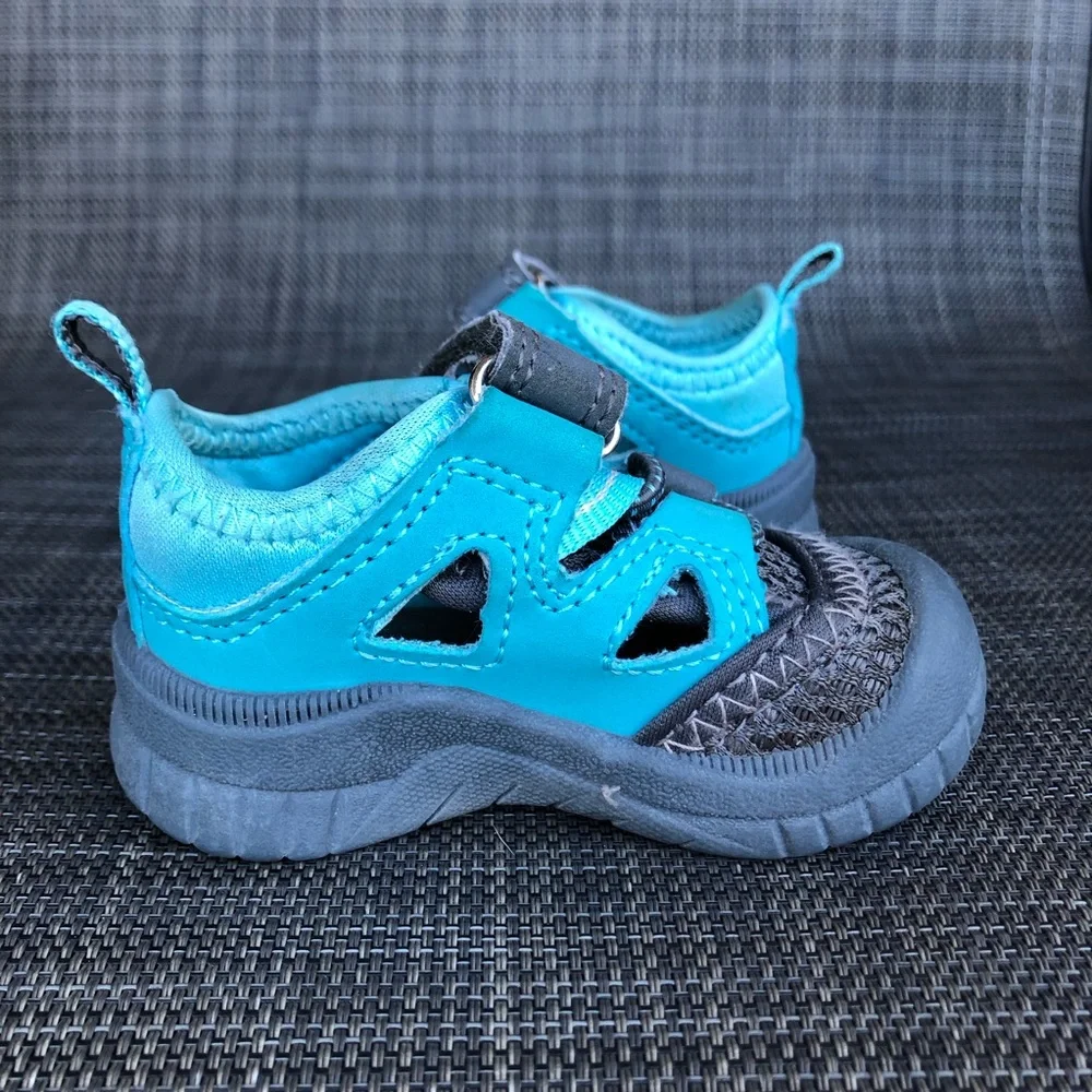 OshKosh B'gosh Turquoise Water Shoes with Adjustable Strap Infants size 2